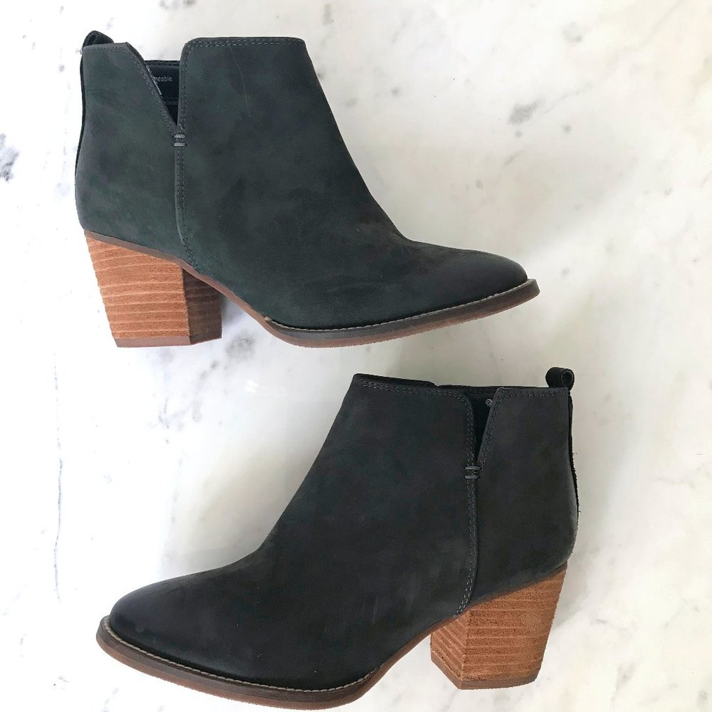 Blando waterproof Hunter Green booties SZ 7